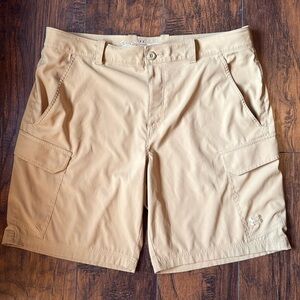 Mens Under Armor Loose Fit Shorts size 40 (F)